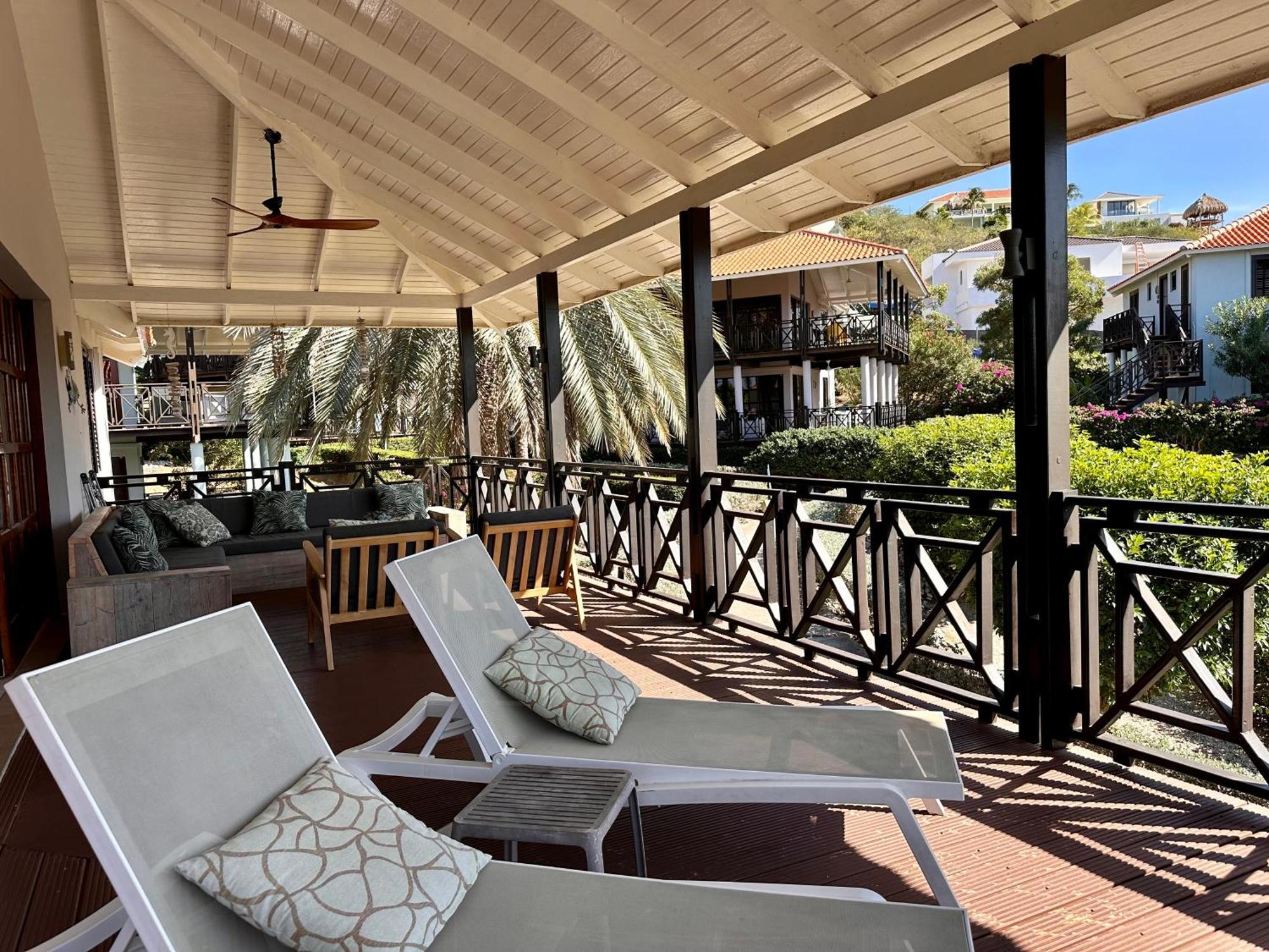 Blue Bay Beach Villas & Apartments Esterno foto